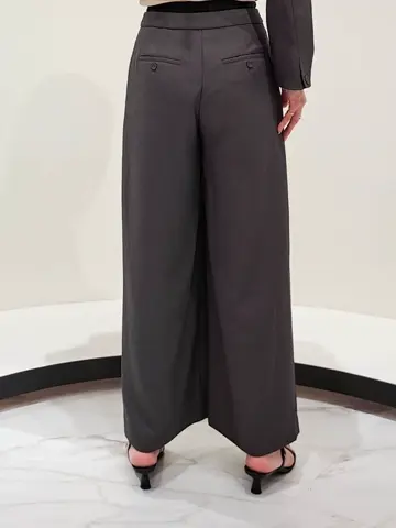 GRACE CONTINENTAL 今野　志保 コーディネート画像