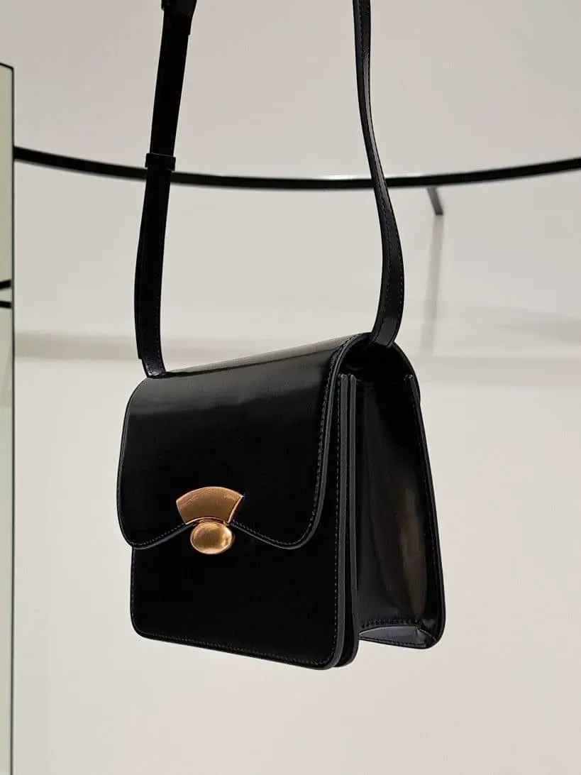 GRACE CONTINENTAL 今野　志保 コーディネート画像