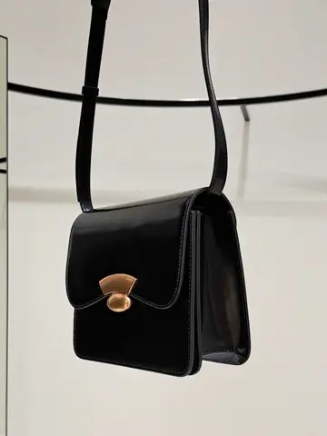 GRACE CONTINENTAL 今野　志保 コーディネート画像