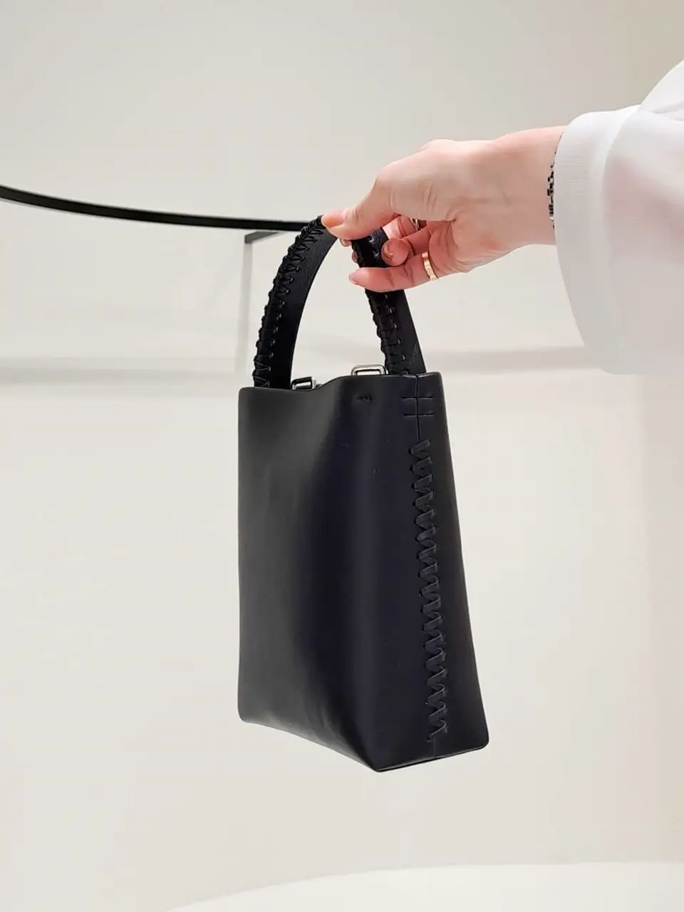 GRACE CONTINENTAL 今野　志保 コーディネート画像