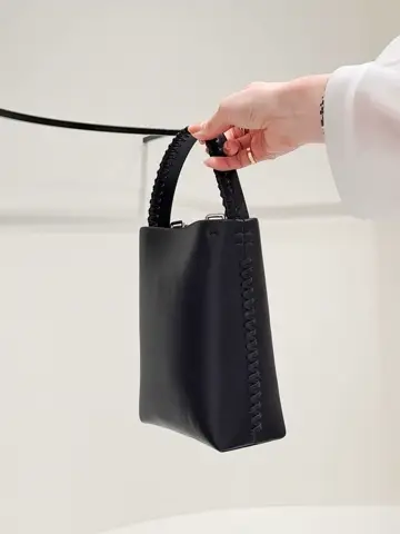 GRACE CONTINENTAL 今野　志保 コーディネート画像