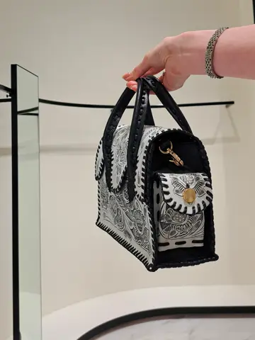 GRACE CONTINENTAL 今野　志保 コーディネート画像