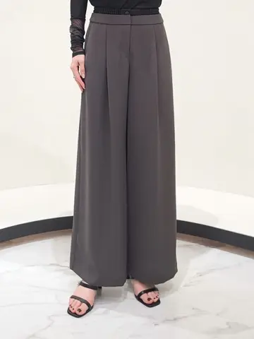 GRACE CONTINENTAL 今野　志保 コーディネート画像