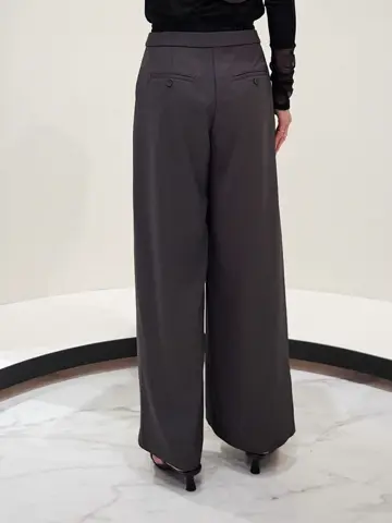 GRACE CONTINENTAL 今野　志保 コーディネート画像