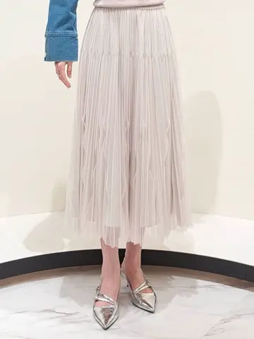 GRACE CONTINENTAL 今野　志保 コーディネート画像