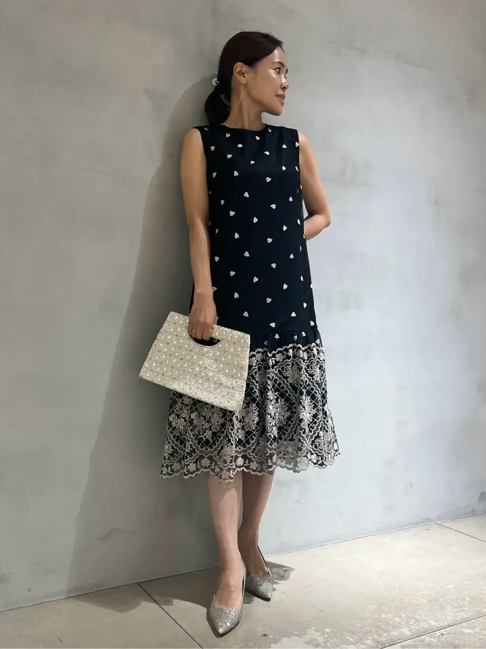 ありがとうセール新品タグ付3匹のこぶた 高級ビーズ刺繍バッグ早期終了あり ビーズ刺繍モバイルバッグ / GRACE CONTINENTAL | GRACE