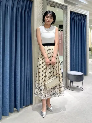 GRACE CONTINENTAL yoshi コーディネート画像