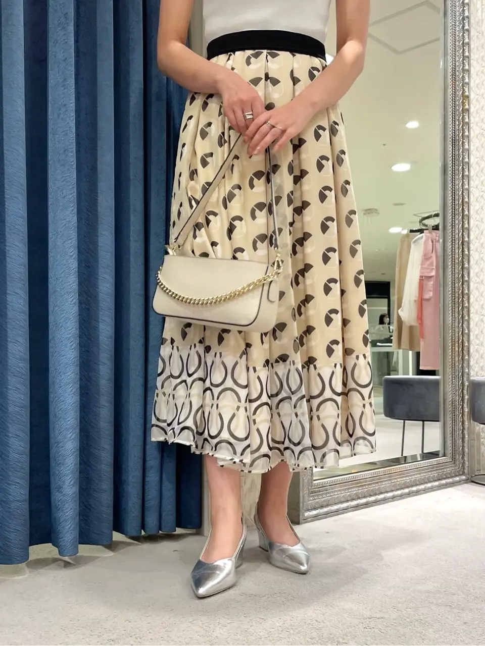 GRACE CONTINENTAL yoshi コーディネート画像