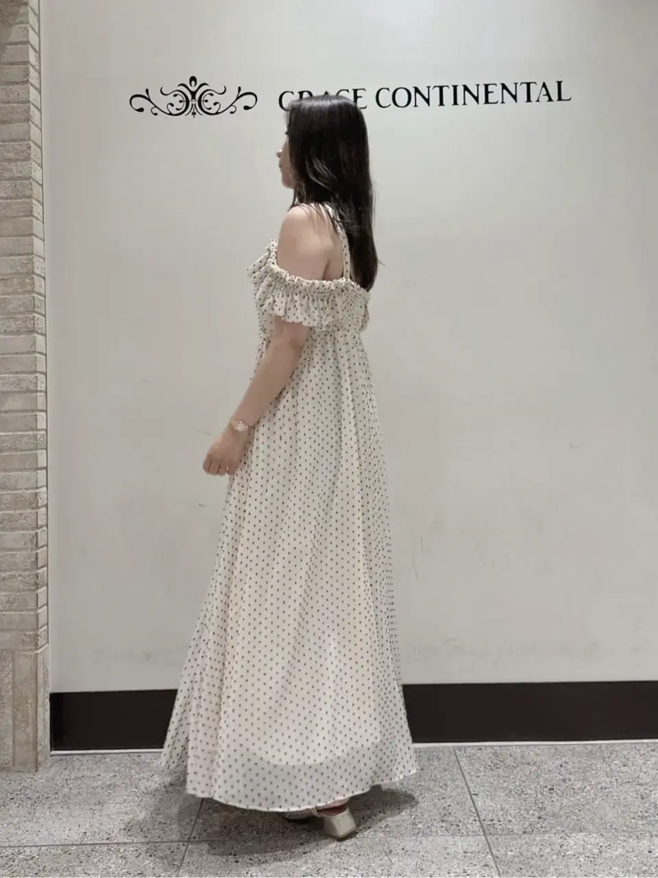 GRACE CONTINENTAL MOMOKO コーディネート画像