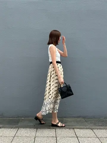 GRACE CONTINENTAL 伊藤　静華 コーディネート画像