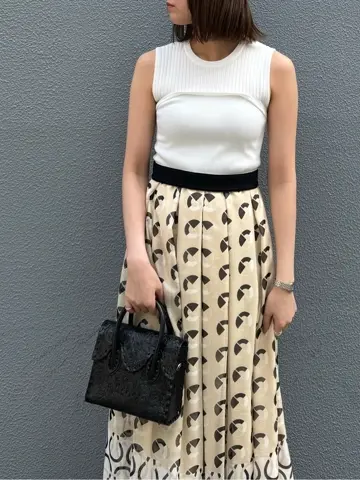 GRACE CONTINENTAL 伊藤　静華 コーディネート画像