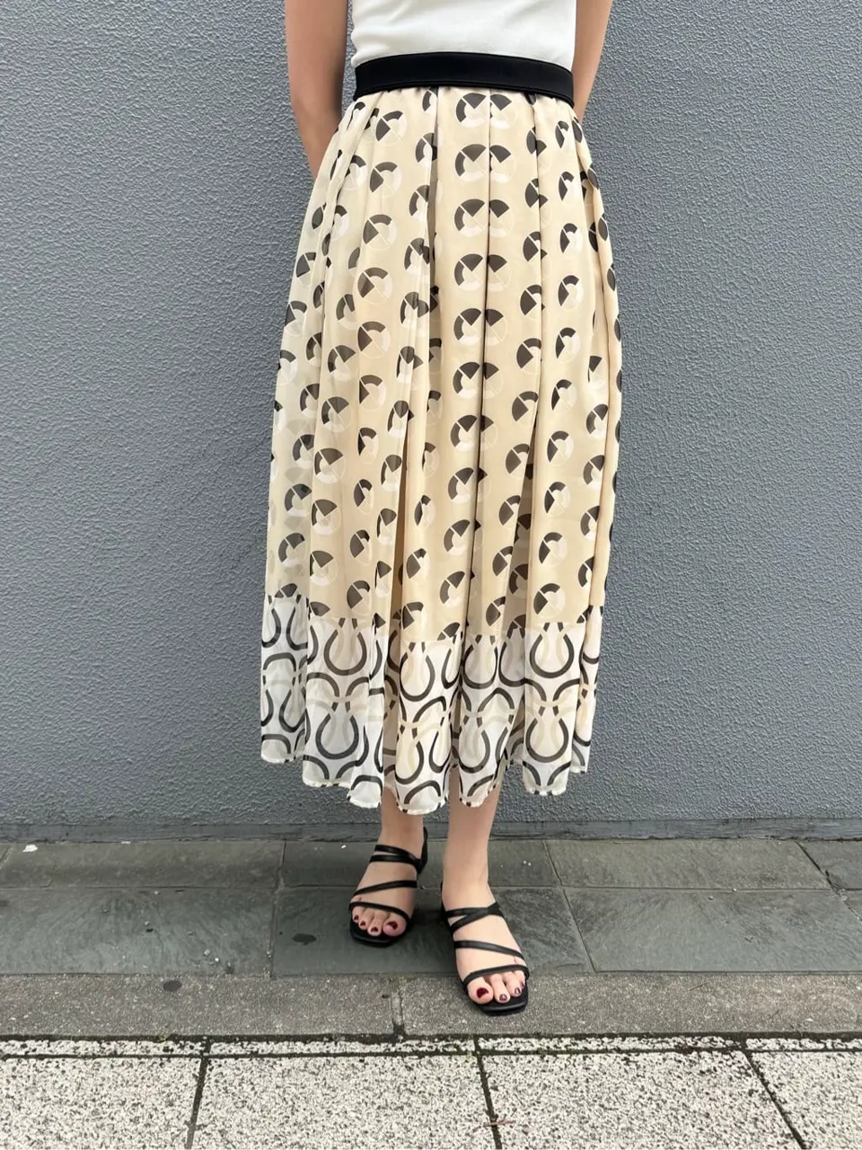 GRACE CONTINENTAL 伊藤　静華 コーディネート画像