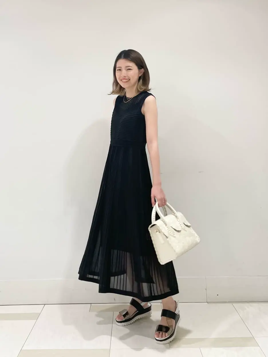 GRACE CONTINENTAL minami コーディネート画像