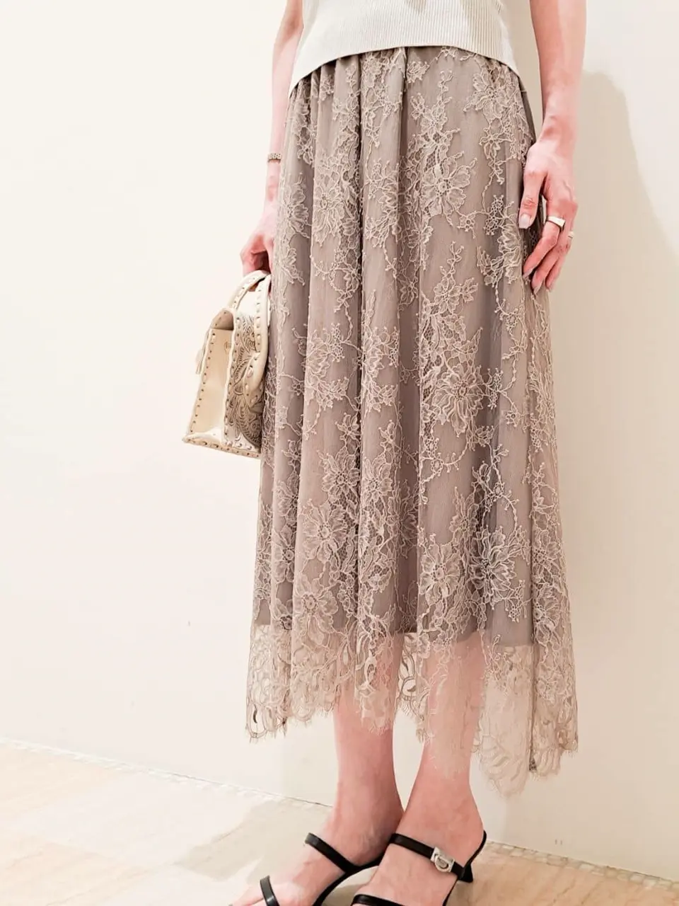 GRACE CONTINENTAL 今野　志保 コーディネート画像