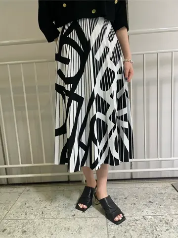 GRACE CONTINENTAL 伊藤　静華 コーディネート画像