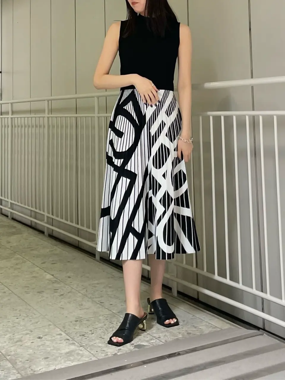 GRACE CONTINENTAL 伊藤　静華 コーディネート画像