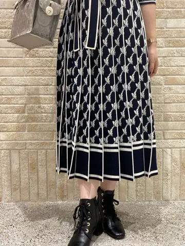 GRACE CONTINENTAL MOMOKO コーディネート画像