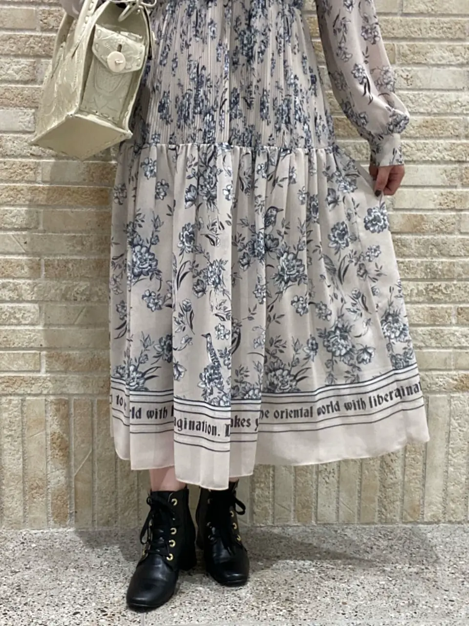 GRACE CONTINENTAL MOMOKO コーディネート画像