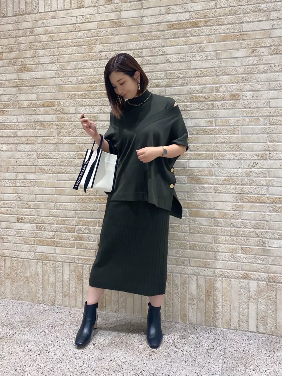 GRACE CONTINENTAL MOMOKO コーディネート画像