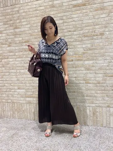 GRACE CONTINENTAL MOMOKO コーディネート画像