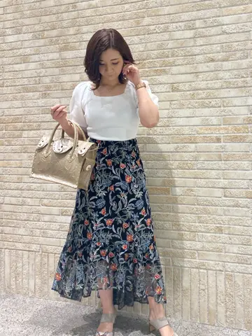 GRACE CONTINENTAL MOMOKO コーディネート画像