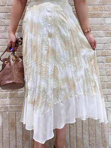 GRACE CONTINENTAL MOMOKO コーディネート画像