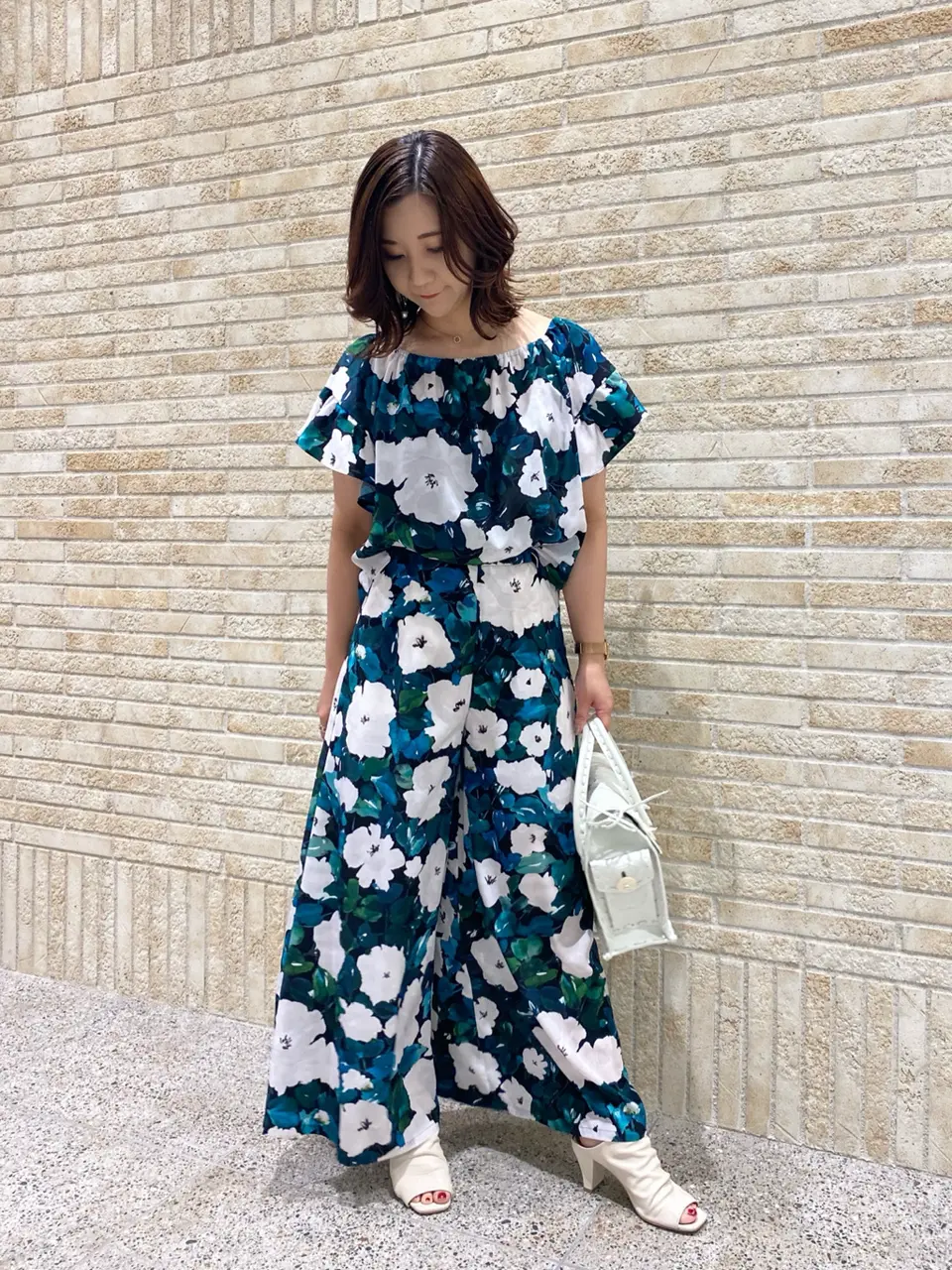 GRACE CONTINENTAL MOMOKO コーディネート画像