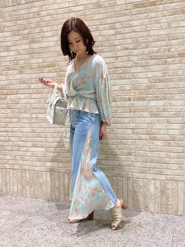 GRACE CONTINENTAL MOMOKO コーディネート画像