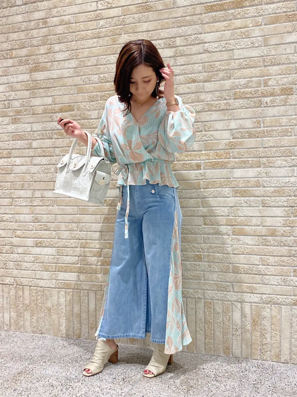 GRACE CONTINENTAL MOMOKO コーディネート画像