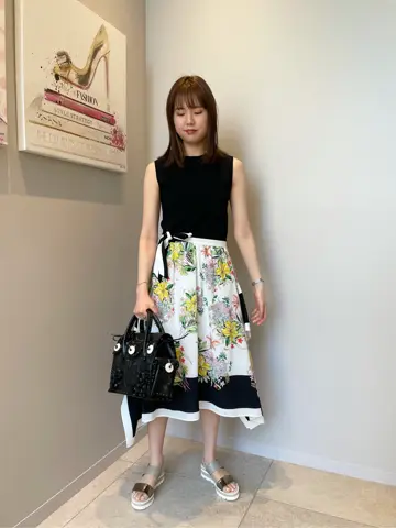 GRACE CONTINENTAL 伊藤　静華 コーディネート画像