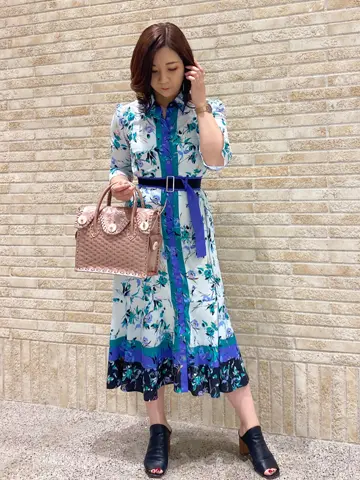 GRACE CONTINENTAL MOMOKO コーディネート画像