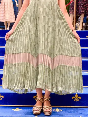 GRACE CONTINENTAL 小笠原　春菜 コーディネート画像