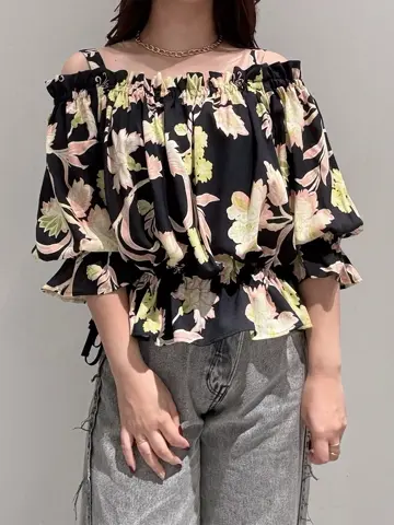 GRACE CONTINENTAL MOMOKO コーディネート画像