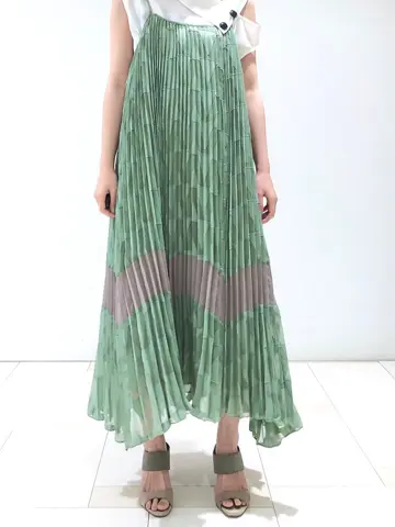 GRACE CONTINENTAL minami コーディネート画像