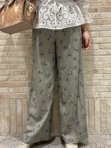 GRACE CONTINENTAL MOMOKO コーディネート画像