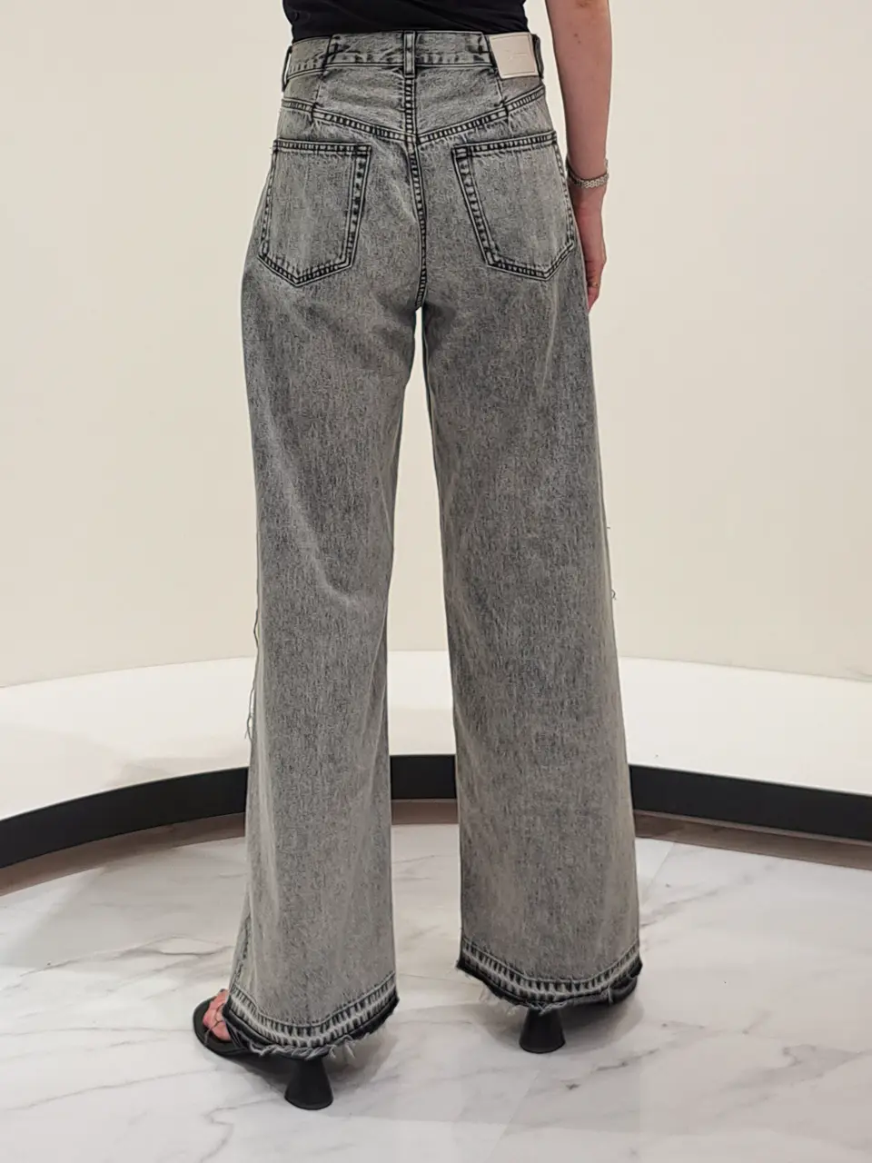 GRACE CONTINENTAL 今野　志保 コーディネート画像