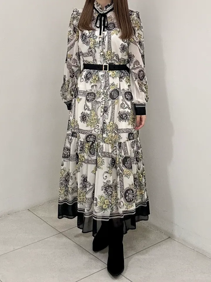 GRACE CONTINENTAL Miu Akamatsu コーディネート画像