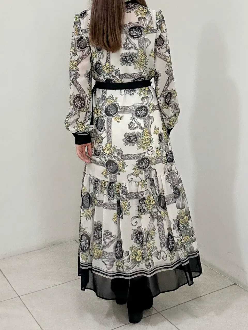 GRACE CONTINENTAL Miu Akamatsu コーディネート画像