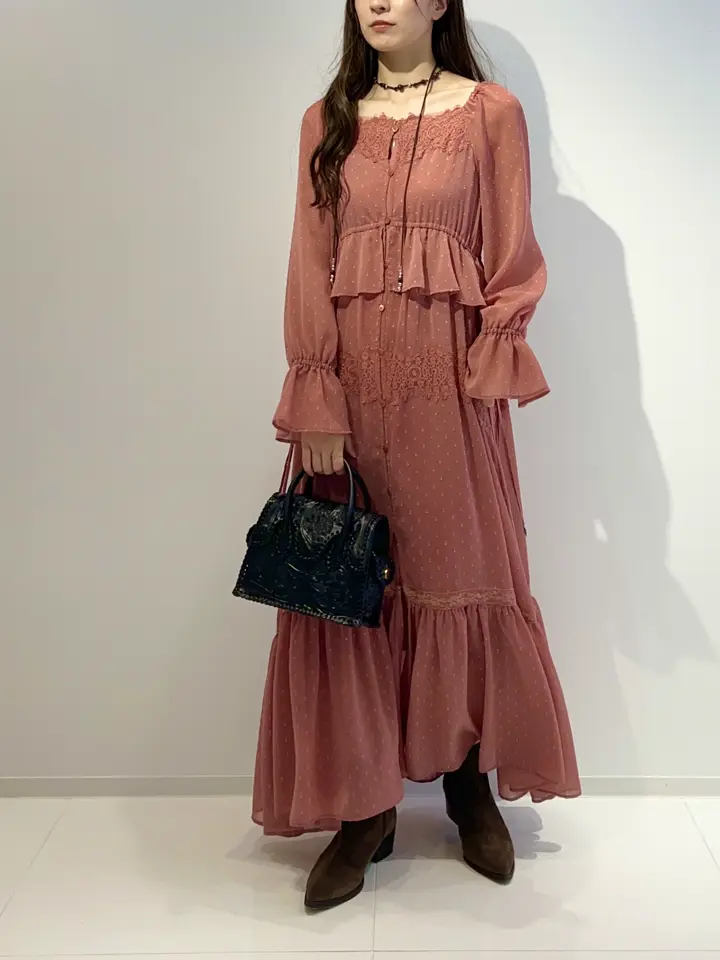 GRACE CONTINENTAL Hikaru Okada コーディネート画像