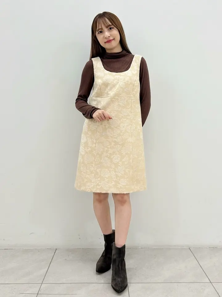 GRACE CONTINENTAL Miu Akamatsu コーディネート画像