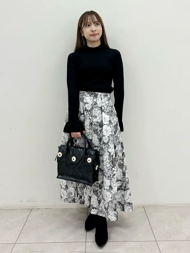 GRACE CONTINENTAL Miu Akamatsu コーディネート画像