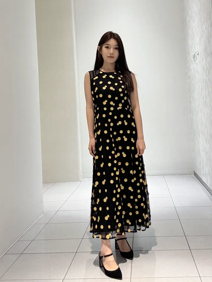 GRACE CONTINENTAL 王　宇キン コーディネート画像