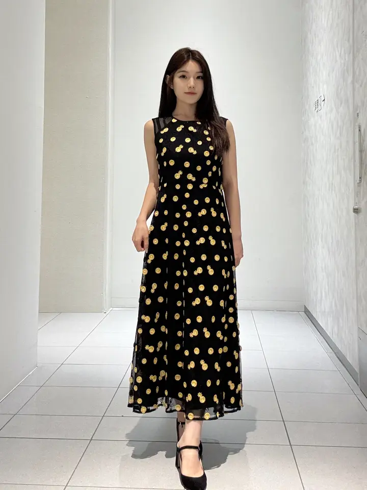 GRACE CONTINENTAL 王　宇キン コーディネート画像