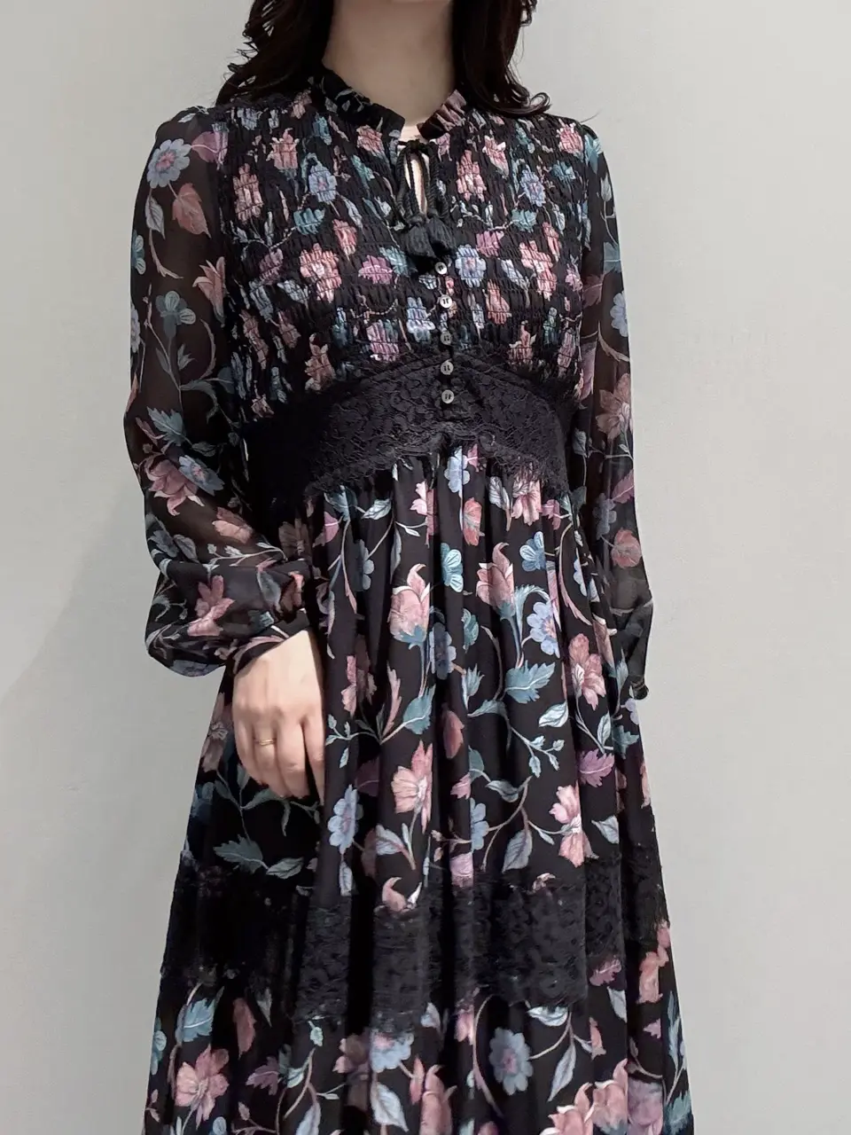 GRACE CONTINENTAL MOMOKO コーディネート画像