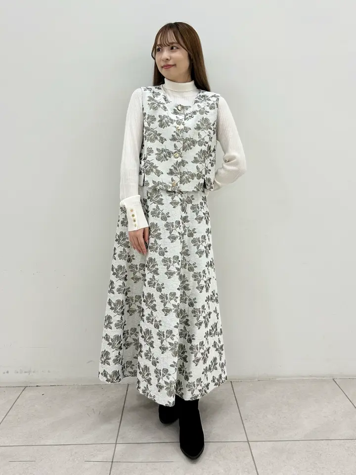 GRACE CONTINENTAL Miu Akamatsu コーディネート画像