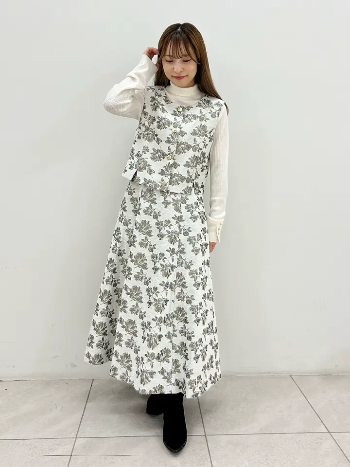 GRACE CONTINENTAL Miu Akamatsu コーディネート画像