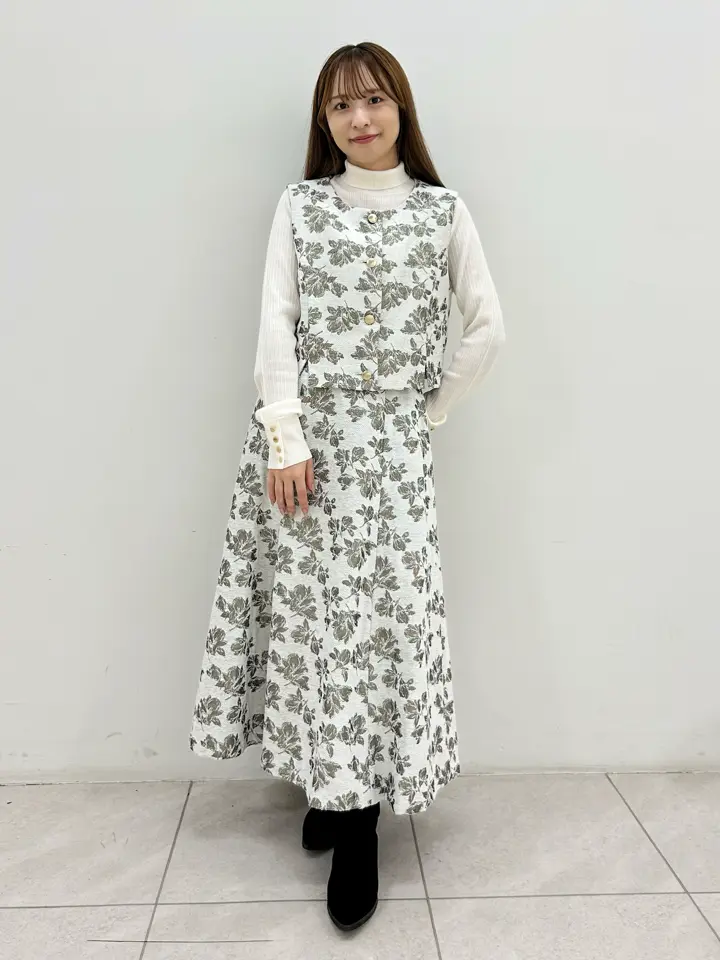 GRACE CONTINENTAL Miu Akamatsu コーディネート画像