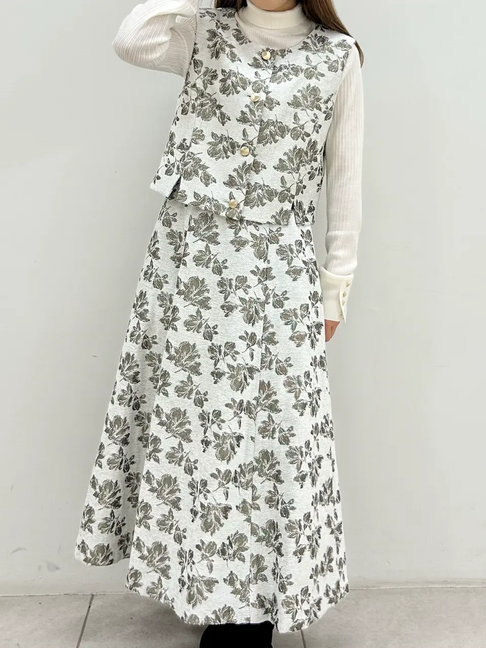 GRACE CONTINENTAL Miu Akamatsu コーディネート画像