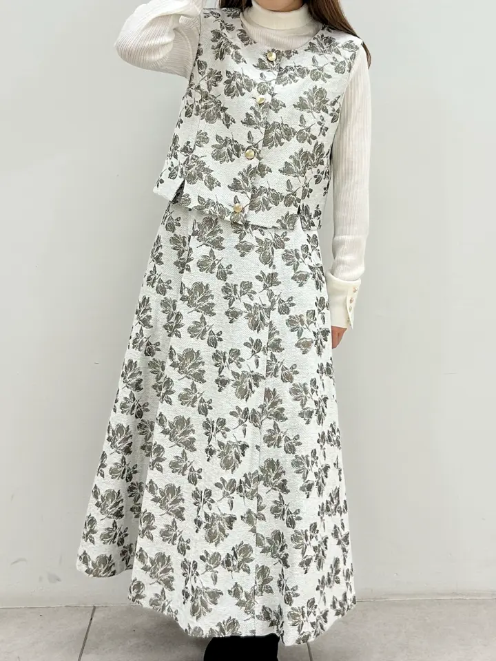 GRACE CONTINENTAL Miu Akamatsu コーディネート画像