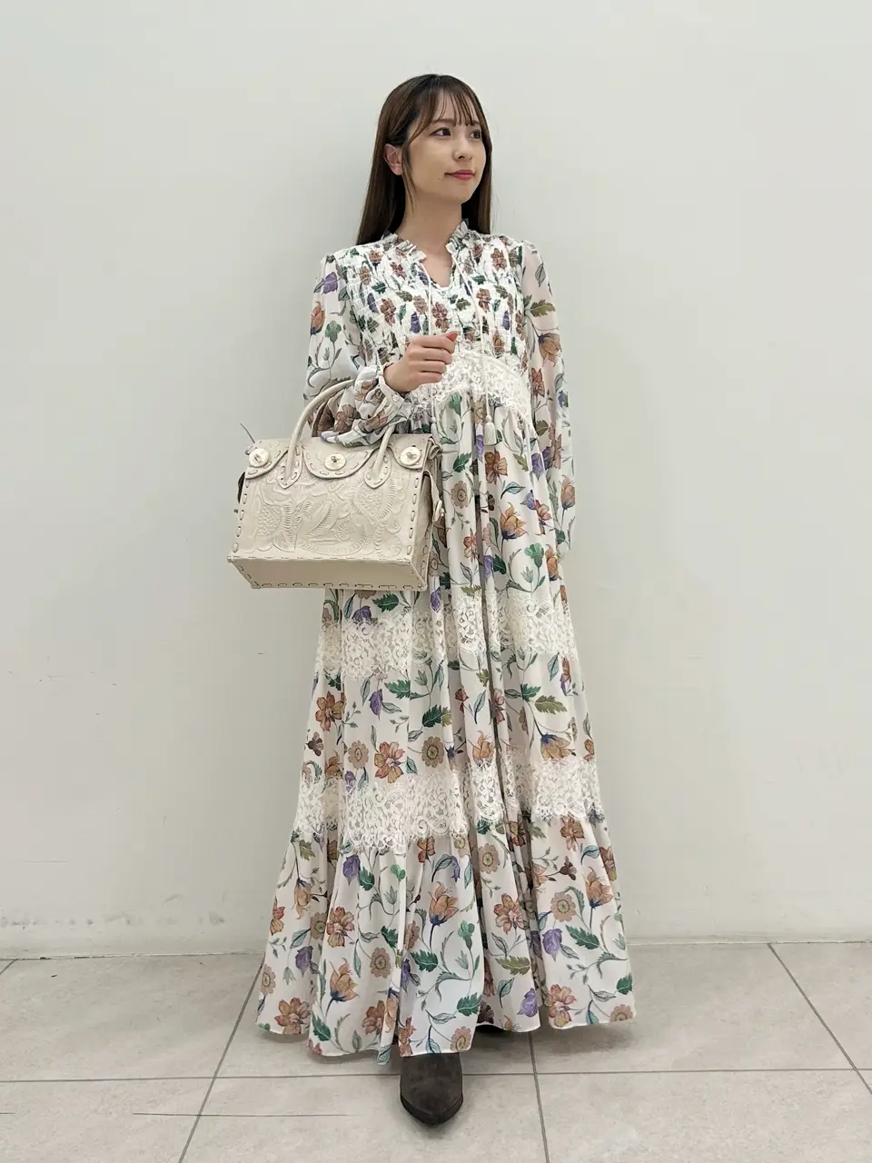 GRACE CONTINENTAL Miu Akamatsu コーディネート画像